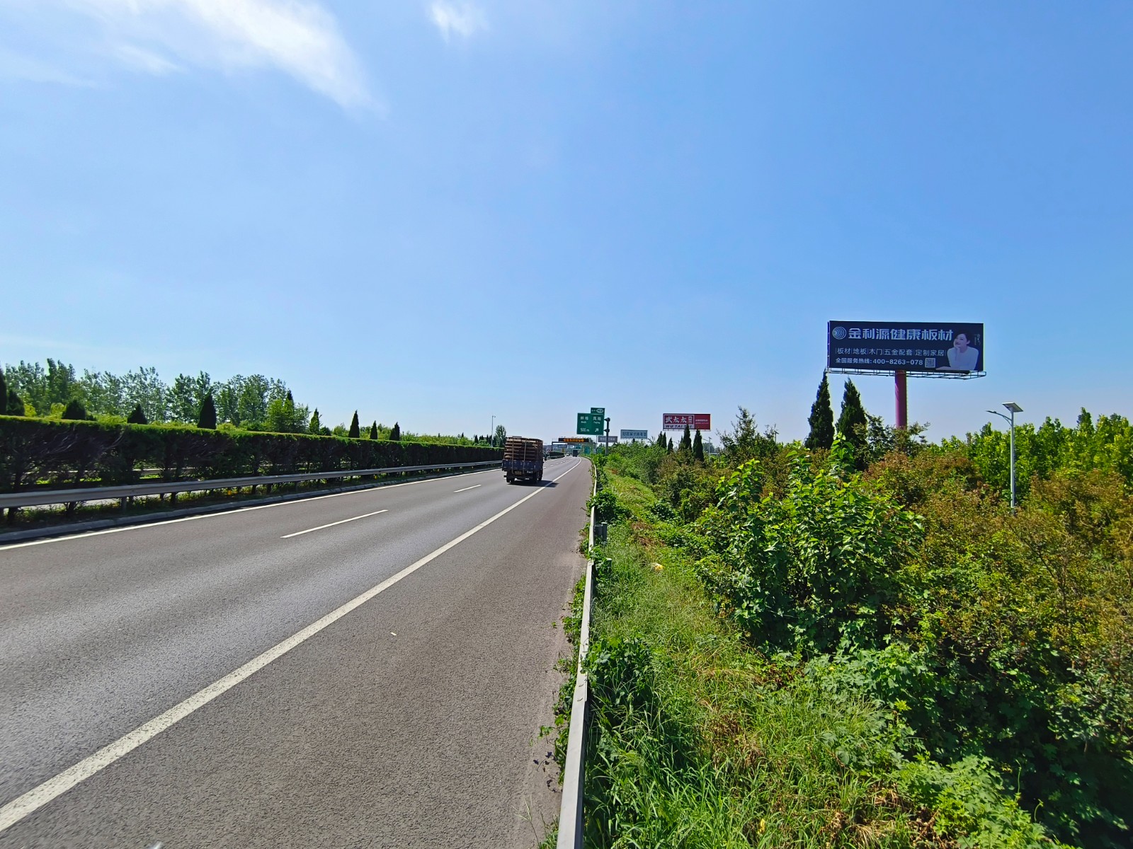 強(qiáng)勢(shì)霸屏，金利源健康板材高炮廣告在安徽驚艷亮相！